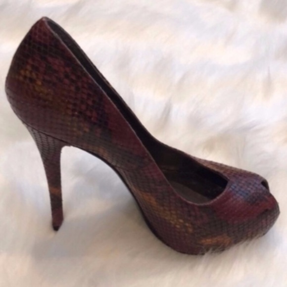 Stuart Weitzman Snakeskin Just So Peep Toe Pump - Picture 1 of 6